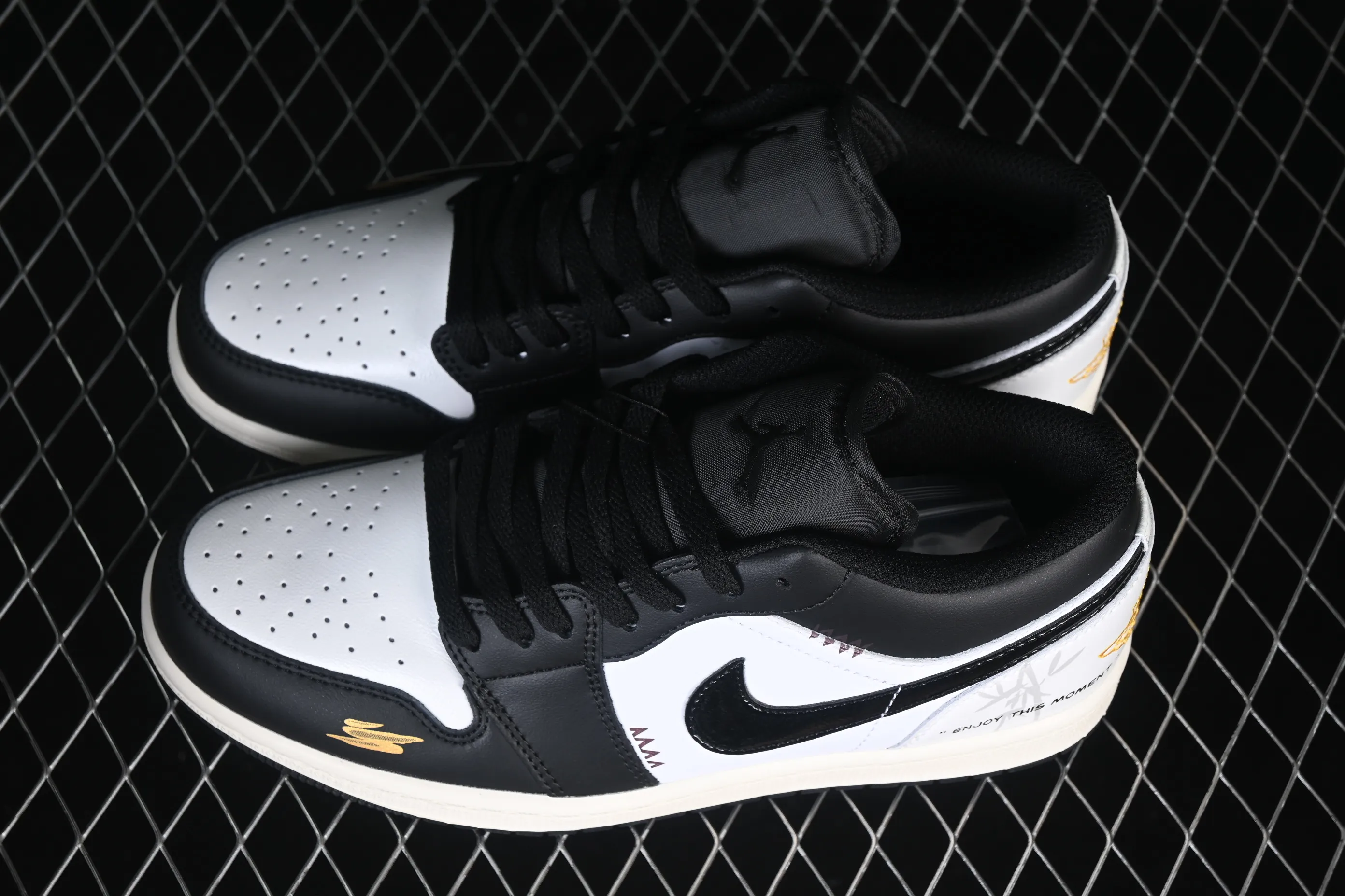 All Categories Air Jordan Jordan Series Basketball Shoes Air Jordan 1 Low Air Jordan 1 Low AJ1 Joe 1 Year of the Horse Limited Low-State Cultural Casual Shoes 553558-040